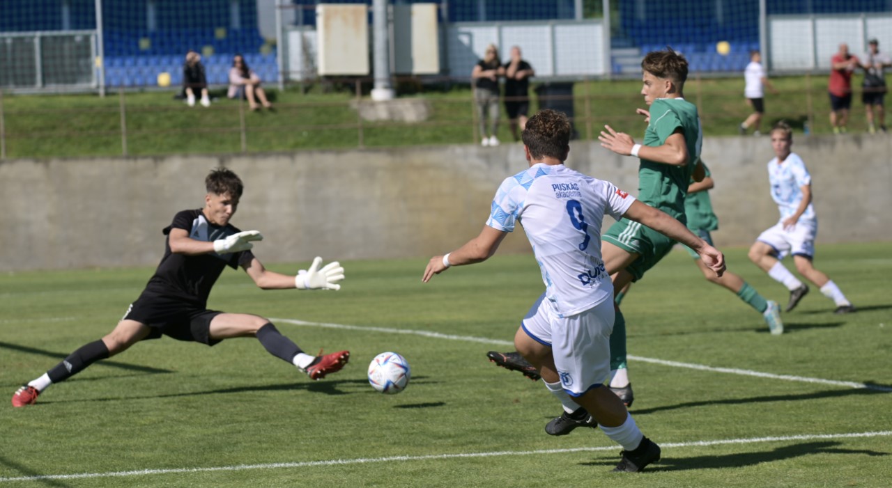 Veretlenül kezdtek a fiúk