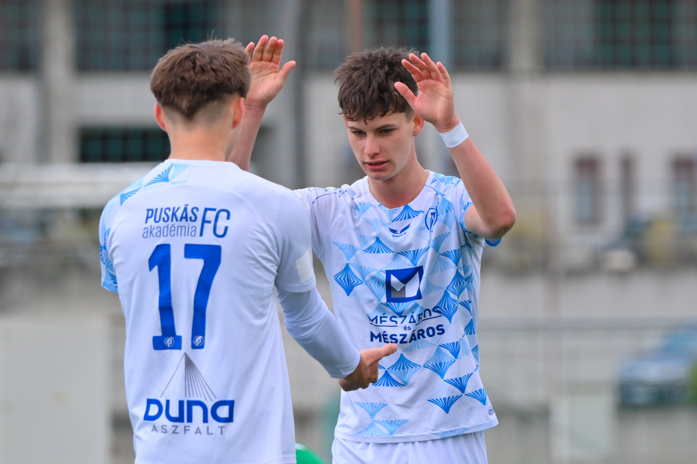 NB III: újra három pont