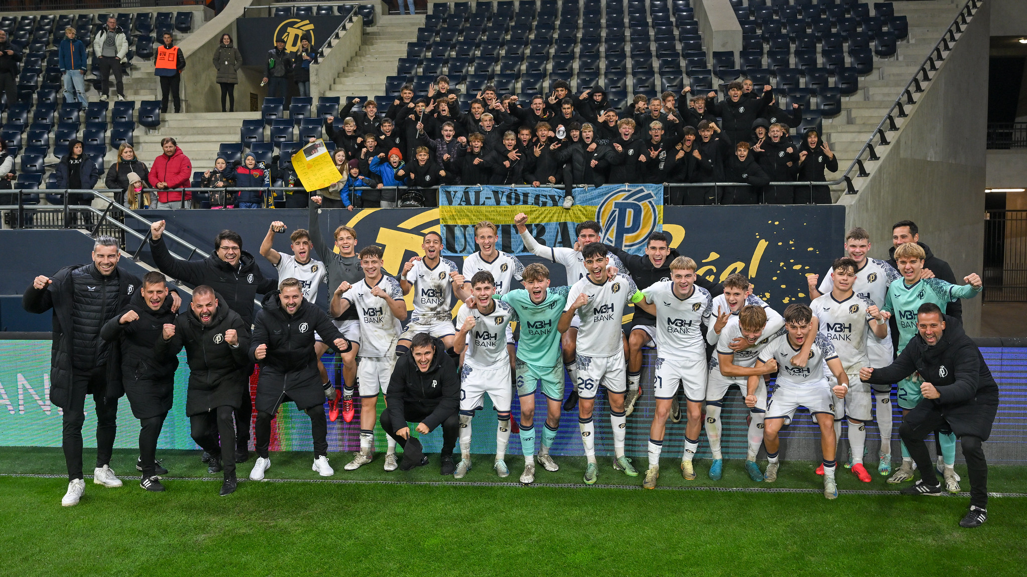 YOUTH LEAGUE: Meggyőző játék, sima továbbjutás