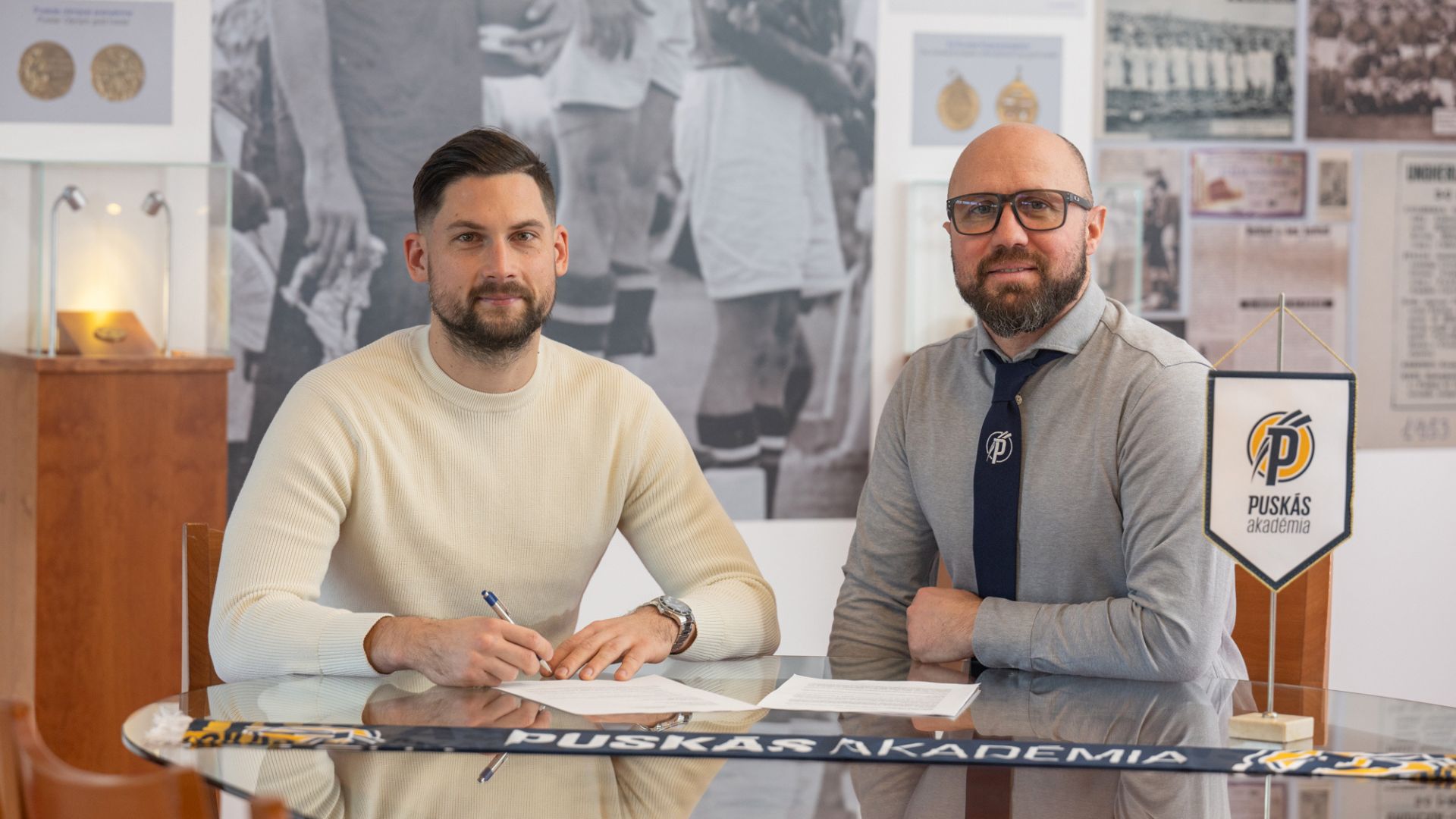 Markek Tamás 2026-ig írt alá