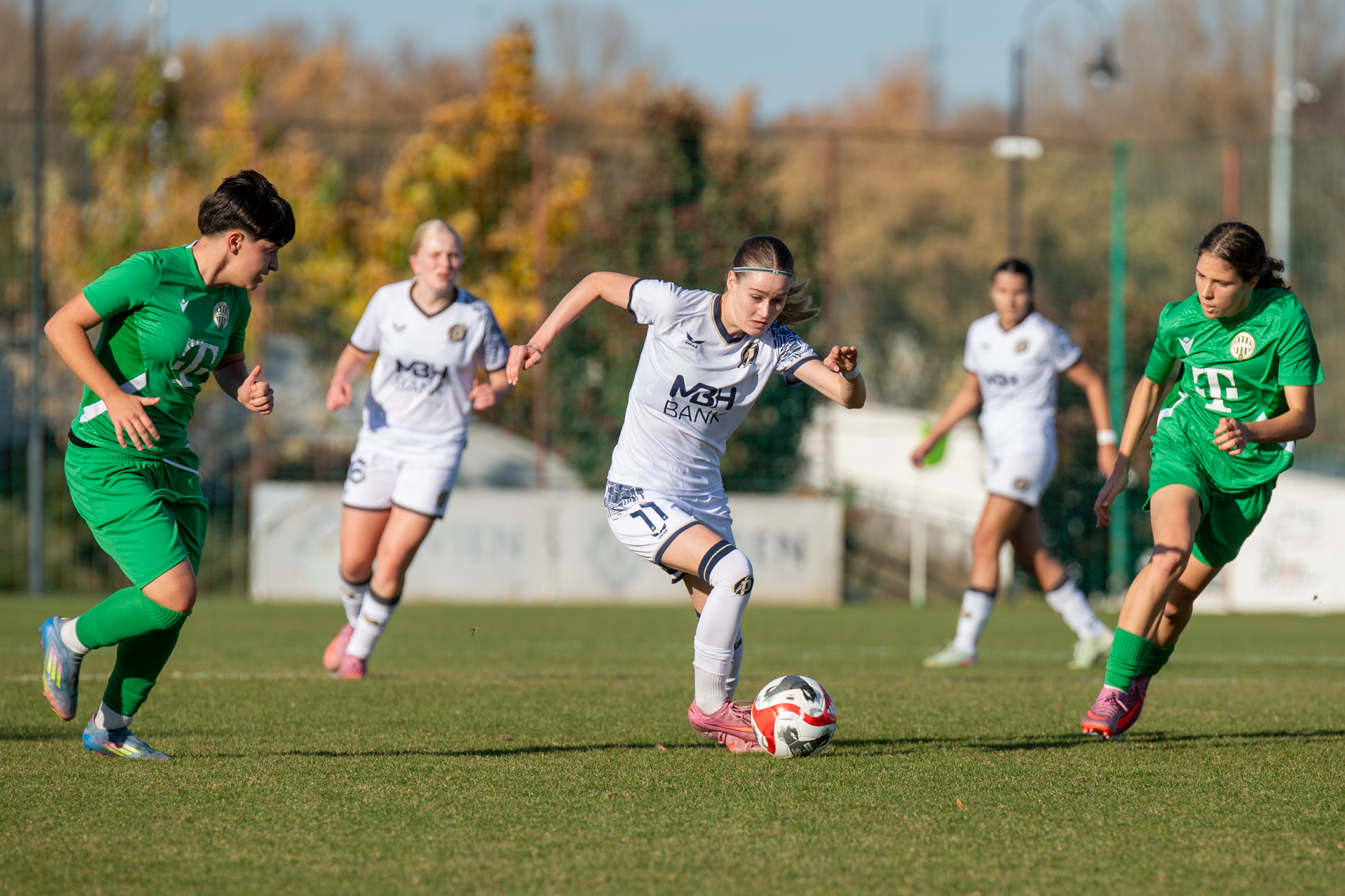 Leány U19: pontosztozkodás a rangadón